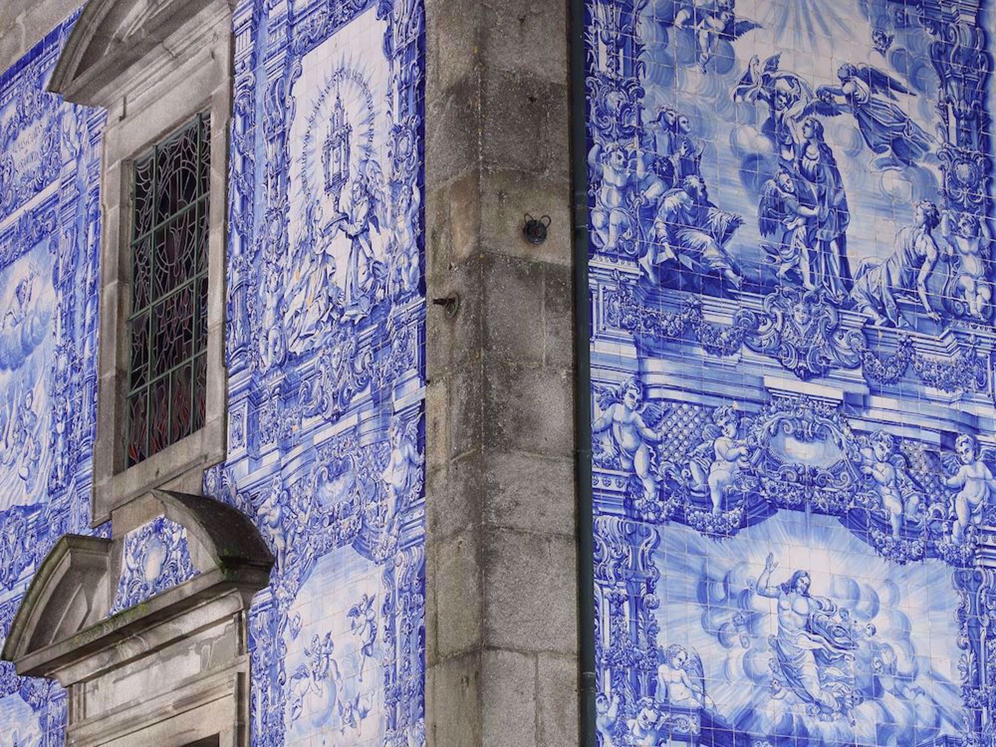 Azulejos blue tiles in Porto